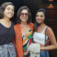É pai dos também atores marcelo faria e carlos andré faria e do diretor regis faria. Betty Faria Posta Raro Registro Com As Netas Mais Santos