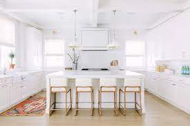 It shifts and moves between a very muted. White Modern Farmhouse Interiors Home Bunch Interior Design Ideas
