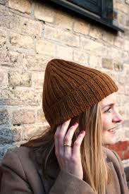 The hipster hat is worked bottom up in a 2x2 rib stitch. The Hipster Hat Strikke Garn Silke