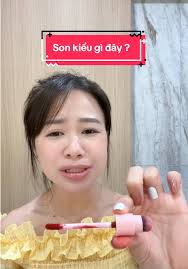 Lần đầu tiên thấy son kiểu này . Nhưng được cái tiện nha#asunme