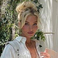 Eva Luck's Instagram, Twitter & Facebook