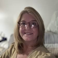 We're catching some stunning views of our local volcanoes this morning!  Check out Mount St. Helens (as seen from southwest Portland). The Pacific  Northwest experienced its lowest snow levels of the season