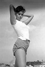 Sophia loren met her future husband carlo ponti when she was 16 and he was 37. Image Result For Sophia Loren Young Sophia Loren Actrices Glamour De Hollywood