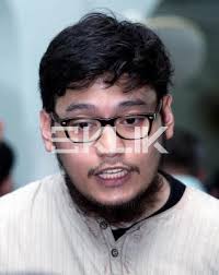 Johan, 52, meninggal dunia akibat serangan jantung pada awal jumaat. Syakir Iman Johan Johan Nawawi Meninggal Dunia Klik