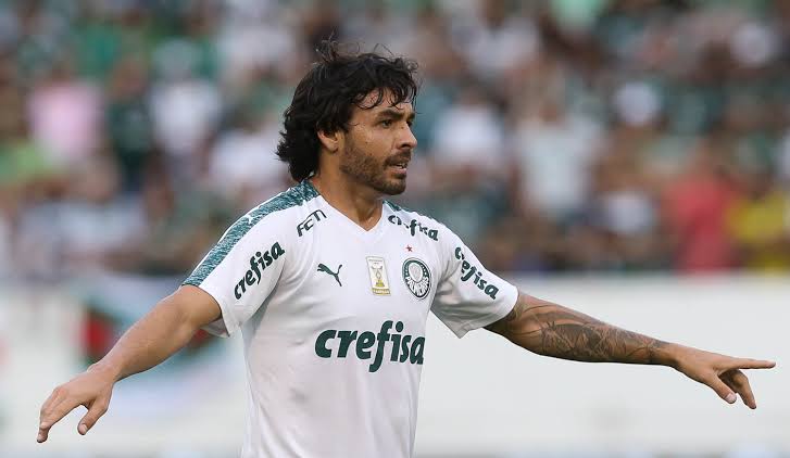 Confira como o Palmeiras planeja deixar Ricardo Goulart em seu auge