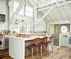 The key to a modern rustic space is an open floor plan, modern furniture, and preserved and exposed natural architectural elements. Modern Rustic Interior Design Style