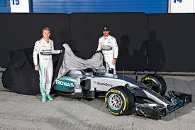 Zum thema formel 1 2021 findest du magazin, rennkalender, teams & fahrer, fahrerwertung, teamwertung, rennstrecken, diashows, videos, bilder, schlagzeilen. Formel 1 2015 Alle Teams Alle Fahrer Alle Helme Bilder Autobild De