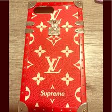 Protector de lujo rigido y delgado con relieves para iphone 8 plus y 7 plus. Louis Vuitton Accessories Louis Vuitton Supreme Iphone 7 Plus Case Poshmark
