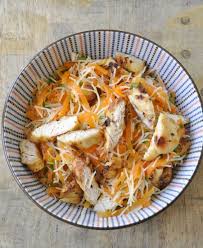 Salade De Vermicelles De Riz Spaghettis De Carottes Et Poulet Pour Dejeuner En Solo Salade De Vermicelle Salade De Vermicelle De Riz Vermicelle De Riz