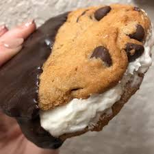 To Bakeries Beyond On Instagram There Is Nothing Excessive About A Chocolate Chip Cookie Frosting Sandwich Dipped In In 2020 Yummy Sweets Food Cravings Yummy Food
