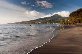 Most of the surf here comes from groundswells and the ideal swell angle is from the south. Die 7 Schonsten Strande Auf Martinique Im Uberlick
