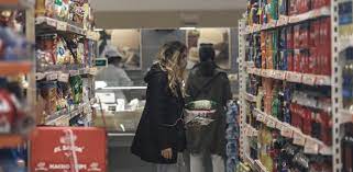 Οι καταναλωτές μέσα σε λίγους μόνο μήνες άρχισαν να παραγγέλνουν τα ψώνια τους για το σπίτι μέσω inetner και όπως εκτιμούν οι ειδικοί της αγοράς η τάση αυτή θα παραμείνει για μεγάλο χρονικό. Soyper Market To Wrario Logw Lockdown Me Sms Sto 13033 H Metakinhsh E8nos