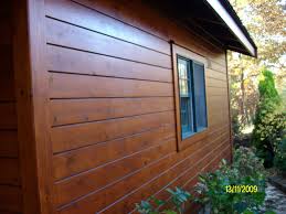 (v fugalı) 1 cm v derz görünümlü 3 cm / 4 cm kalinliğinda 60 cm geni̇şli̇ği̇nde 200 cm uzunluğunda cephe kaplama malzemesi̇. Ahsap Cephe Kaplama Teak Dekor Teak Dekrasyon Teak Uygulama