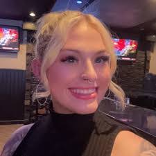 Avery Louise's Instagram, Twitter & Facebook