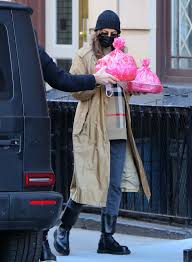 Irina shayk braved the rain with daughter lea and it's the cutest thing (picture: Irina And Bradley Bring Daughter To School In Pink Tutu For Her Birthday