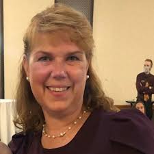 Shelly Popp's Instagram, Twitter & Facebook