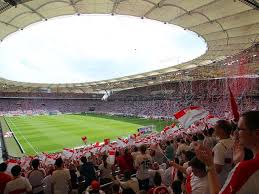 Am Wochenende Schaue Ich Mir Gern Ab Und Zu Mit Meinem Freunden Die Spiele Vom Vfb Stuttgart An Manchmal In Der Kneipe Ab Und Zu Im Stadion Oder Eben Estadios