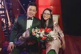 Nữ ca sĩ tham gia chương trình giọng hát việt nhí 2013 và giành giải á quân. Quang Le Báº­t Mi Cat Xe PhÆ°Æ¡ng Má»¹ Chi HÆ¡n 100 Triá»‡u Kiáº¿m Ä'Æ°á»£c 5 7 Tá»· Tá»« Chuyá»‡n Ä'i Hat La Binh ThÆ°á»ng