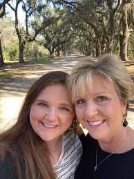 What are some fun and lively restaurant, bar, and grill suggestions in  historic Savannah for a girls' trip?