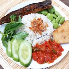 Rendam potong belut dengan kunyit, garam dan air jeruk nipis, aduk rata dan biarkan 5 menit. Inspirasi Resep Masakan Pecel Lele Goreng Kunyit Sambal Tomat By Eunice Euston Bahan 1kg Lele Bersihkan Dgn Air Jeruk Nipis Rendam 15 Menit Lalu Bilas Bersih Bumbu Dihaluskan