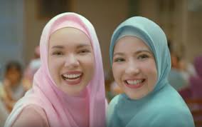 Yang jadi bintang atau modelnya adalah cewek korea selatan yang cantiknya bikin jantung mimin berdetak kencang, sepertinya mimin jadi jatuh cinta sama doi :) pada iklan wardah yang berdurasi 30 detik, sebetulnya ada nama doi pada awal iklan dimulai. Nama Pemeran Iklan Wardah Cantik Dari Hati Selalubersyukur