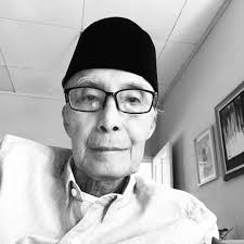 Hujan bulan juni pertama kali diterbitkan oleh grasindo tahun 1994 dan telah dicetak ulang sapardi djoko damono banyak menerima penghargaan. Kumpulan Puisi Masterpiece Karya Sapardi Djoko Damono Hujan Bulan Juni Hingga Aku Ingin Portal Surabaya