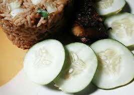 Spread half the sliced zucchini on the bottom. Recipe Appetizing Turmeric Jollof Rice With Cucumber And Fried Fish