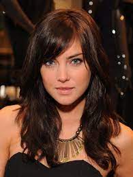 She wears both horizontal and diagonal bangs, varying their lengths and often neglecting recommendations on the fringe choice according to face shapes. Jessica Stroup Side Fringe Hairstyles Long Hair Styles Hair Styles