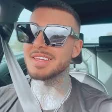 @lolo.alvrz wears Hendrix Matte Black #belvoirco