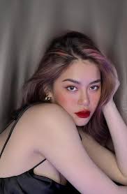 Con gái đẹp nhất của 'Ông hoàng cải lương' Kim Tử Long: Hình thể nóng bỏng  dù chiều cao khiêm tốn, dung mạo có nét lai Tây