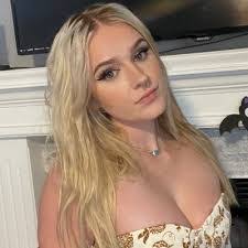 Blake Bloom's Instagram, Twitter & Facebook