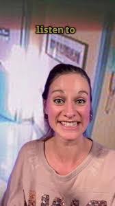 Linda Nimmo's Instagram, Twitter & Facebook