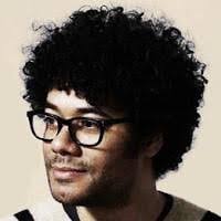 Ho appena trovato questa foto di Richard e Lydia. Qualcuno sa cosa stavano  facendo lì? : r/richardayoade