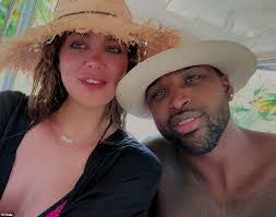 Elissa Henderson's Instagram, Twitter & Facebook