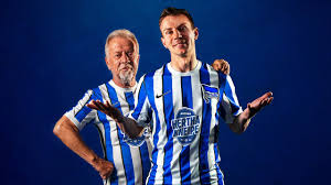 Entfolgen sie hertha bsc trikot, wenn sie keine aktualisierungen mehr in ihrem feed erhalten möchten. Hertha Bsc Unterstutzt Fan Initiative Mit Aktionslogo Auf Den Trikots Fussball24 De Das Trikotportal