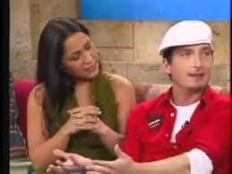 Jennifer peña ha sido con frecuencia comparada con selena, pero creció hasta transformarse en una de las intépretes más talentosas de la música a posteriori fue apadrinada por la familia de selena, los quintanilla, quienes administrarían su carrera y producirían sus grabaciones para emi latin como. Obie Bermudez Y Jennifer Pena En Cristina Rm Youtube