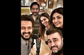 Dinner Time For Riteish Deshmukh And Genelia D Souza With Raj Kundra And Shilpa Shetty Techiazi The couple has been spotted buying diapers for the junior and taking him out on foreign trips. raj kundra and shilpa shetty