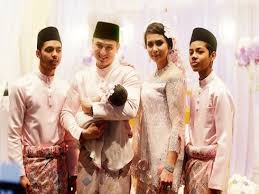 Che Ta Tak Halang Anak Bercuti Dengan Kekasih Di Maldives Halang Traditional Outfits Maldives