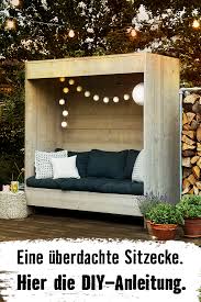 Eine Sitzflache Mit Ruckwand Fur Entspannte Tage Im Garten Selbstgebaut So Geht S Garten Balkon Terrasse Ga Diy Gartenmobel Selber Bauen Garten Sitzecke