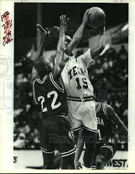 1992 Press Photo University of Texas and Georgia College Basketball Pl
