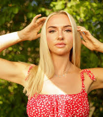 Haley Reynolds's Instagram, Twitter & Facebook