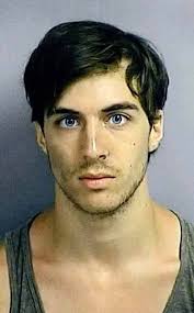 Tiệm ở Costa Mesa, cách Bolsa 20 phút, đang cần thợ nữ làm bột, TCN có tâm,  biết designs. Income của tiệm ổn định, khách lịch sự, tip cao, chủ và thợ