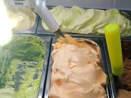 Un nuovo design contemporaneo per questa gelatiere molto efficiente e facile da usare. Gelato Mio