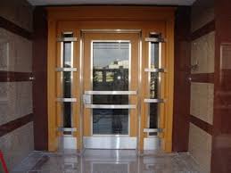 (aksesuarlar kapı modeline uygun aksesuar olarak seçilebilir.) * kapı kanadında 180 derece görüş sahasına sahip büyük cam mercekli dürbün, kapı içerisine monta edilecek gizli emniyet kelepçesi mevcuttur. Tuna Celik Kapi Sistemleri Goz Alici Modeller Ve Fiyat Bilgisi