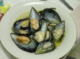 La preparazione è semplice e saporita e si discosta dalla ricetta della impepata di cozze per l'utilizzo del vino bianco. Ricetta Soute Di Cozze Dolcidee