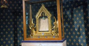 Apr 26, 2021 · while the bible does not specifically state how old mary was when jesus was born, most christian historians speculate that she was around 15—16 years of age at the time of jesus' birth. Mary Wore This When She Gave Birth To Jesus Fr James Martin The Gay Nativity And More National Catholic Register