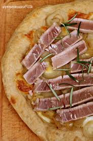 Pizza Tonno Tagliata E Cipolle Caramellate Un Pinguino In Cucina