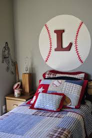 Most parents will agree that providing their children with a beautiful kids room in which they can thrive, learn and play is of. Baseball And Sports Room Diy Www Thegirlwithpanache Blogspot Com Original Source Baseball Jungszimmer Jungenzimmer Kinderzimmer Junge