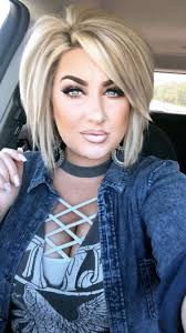 The latest fashion short hairstyle with low lights gives a professional look. Highlight Lowlight Blonde Bob Big Texas Hair Hair Styles Bob Hairstyles For Thick Short Layered Bob Hairstyles