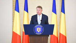 Klaus iohannis a fost profesor de fizică și inspector școlar înainte de a deveni primar al municipiului sibiu în anul 2000, funcție în care a fost reales în 2004, 2008 și 2012, de fiecare dată din partea forumului democrat al germanilor din românia. Speech Of President Of Romania Mr Klaus Iohannis At The Reception Of The Heads Of Missions And The Consuls General On The Occasion Of The Annual Reunion Of The Romanian Diplomatic Corps